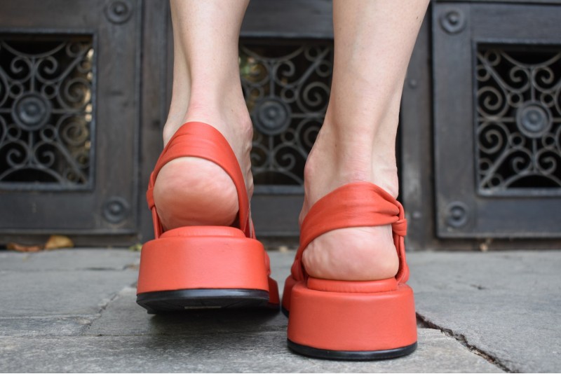 5700 / RED