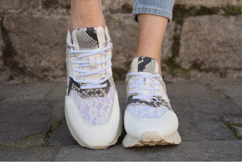6817 / WHITE & PYTHON