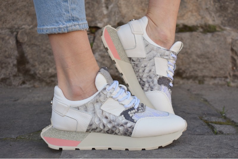 6817 / WHITE & PYTHON