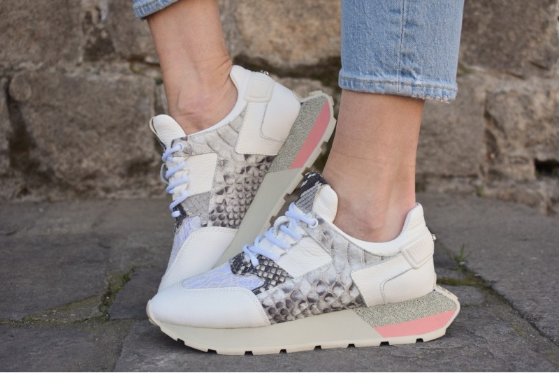 6817 / WHITE & PYTHON