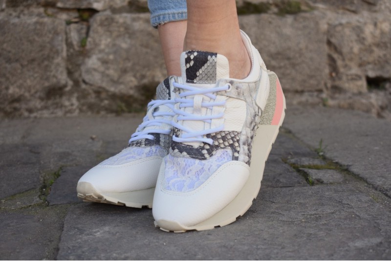 6817 / WHITE & PYTHON