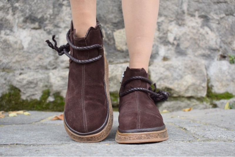 141-115 / BROWN