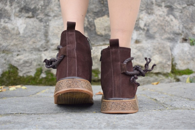 141-115 / BROWN