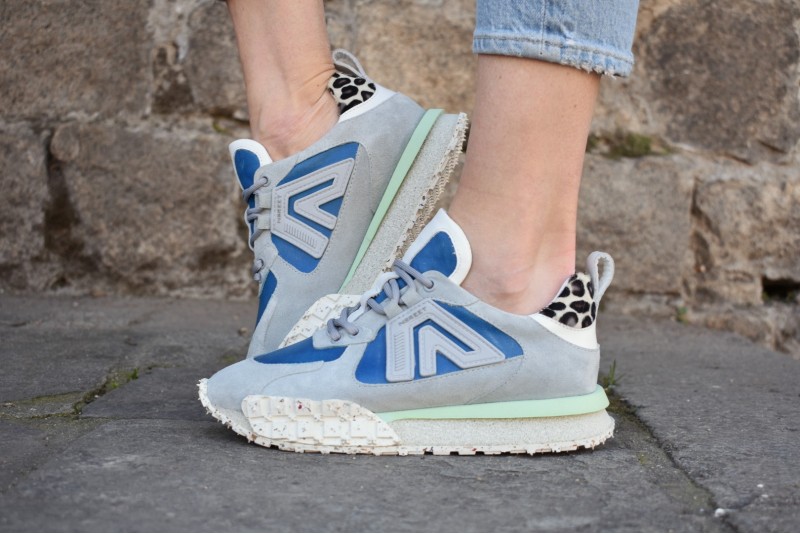 6811 / BLUE & GRAY