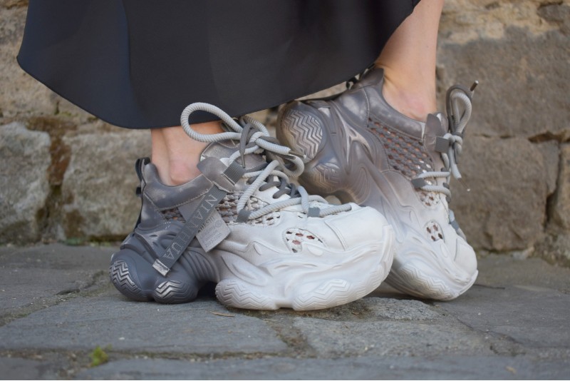 M111 / LIGHT GRAY