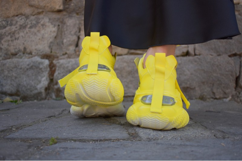 M111 / LIGHT YELLOW