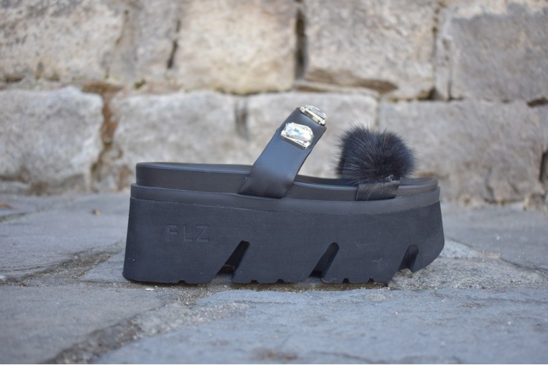 M122 / BLACK
