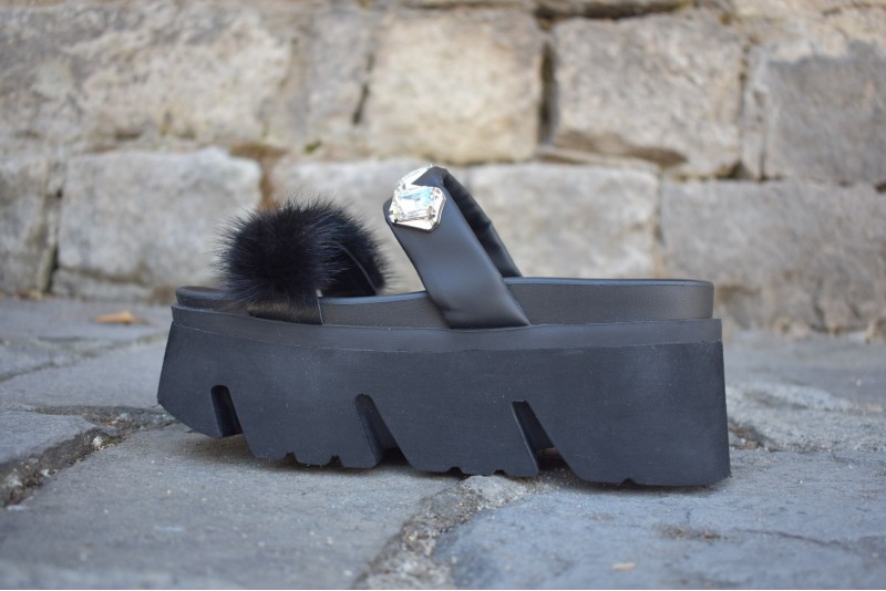 M122 / BLACK