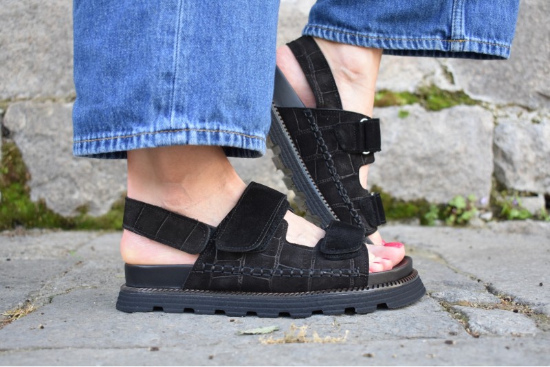 354-933 / BLACK