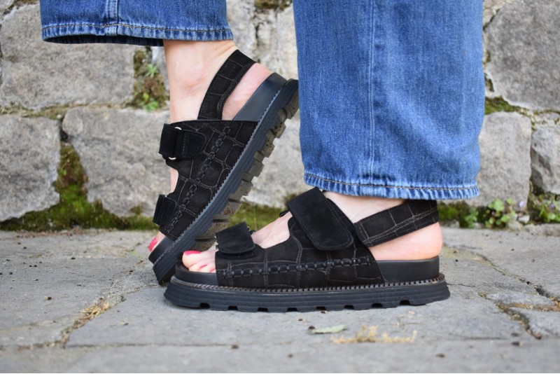 354-933 / BLACK