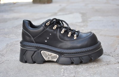 700-1 / BLACK